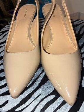 Liz Claiborne Beige Patent Pointed-Toe Slingback Heels